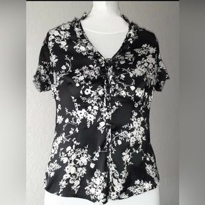 White House Black Market  blouse / W & B / size 0.